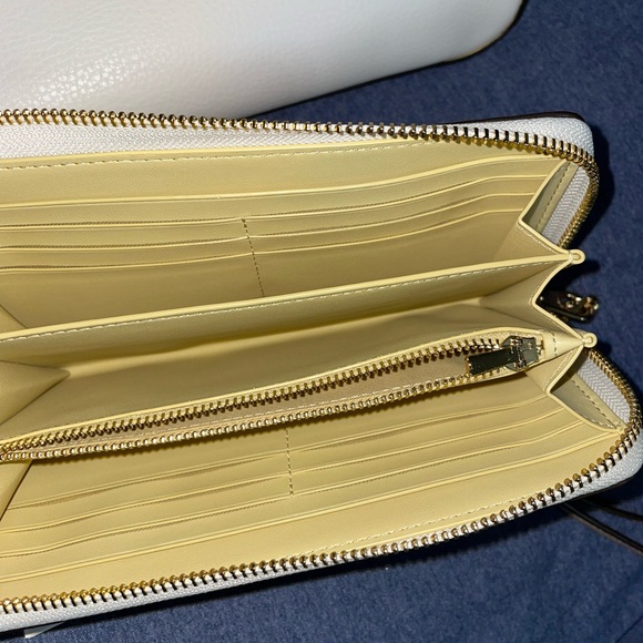 Coach purse with matching wallet - Picture 6 of 9